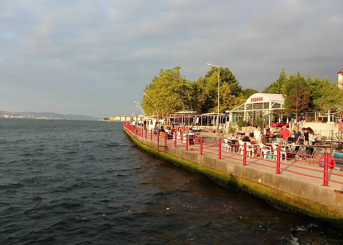 Marti מלון Degirmendere